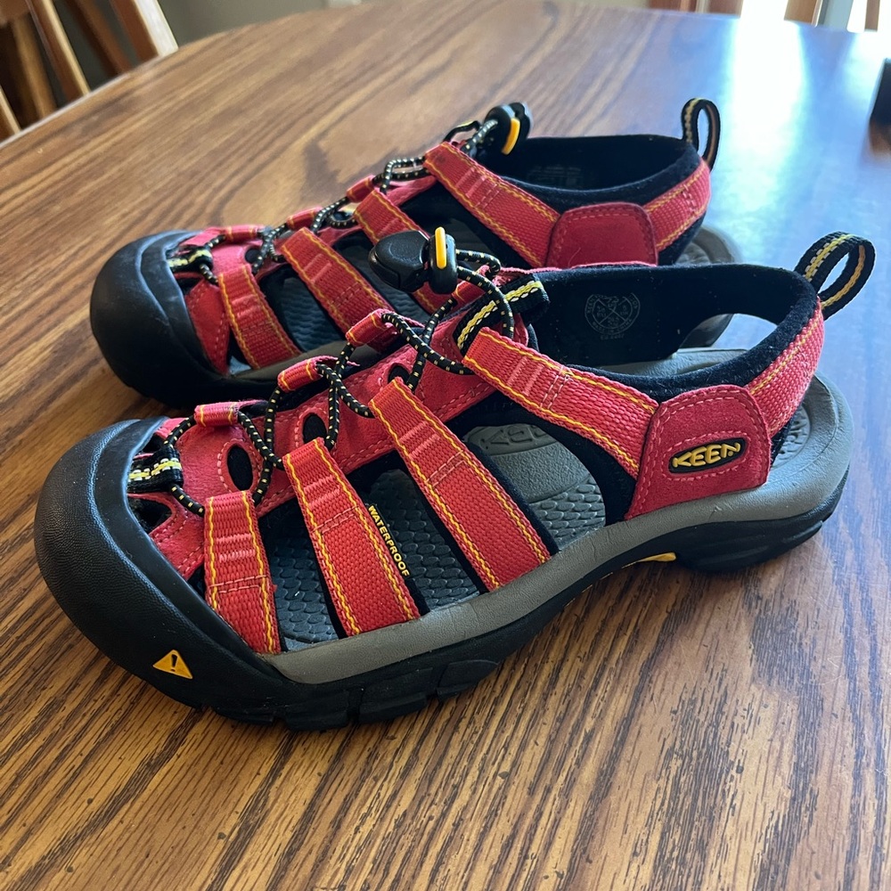 KEEN Women’s Red and Black Outdoor Sandals, Size 7.5